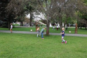 dzieci w parku