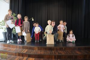 Najbardziej rozczytani - zdjęcie grupowe - najmłodsi