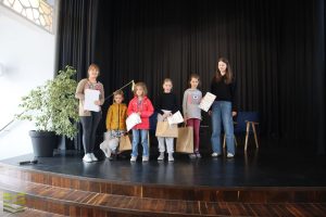 Najbardziej rozczytani - zdjęcie grupowe - dzieci