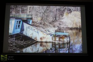 Zniszczony budynek przemysłowy