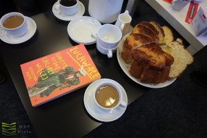 Kawa, ciastko, książka "Zuchwałe"